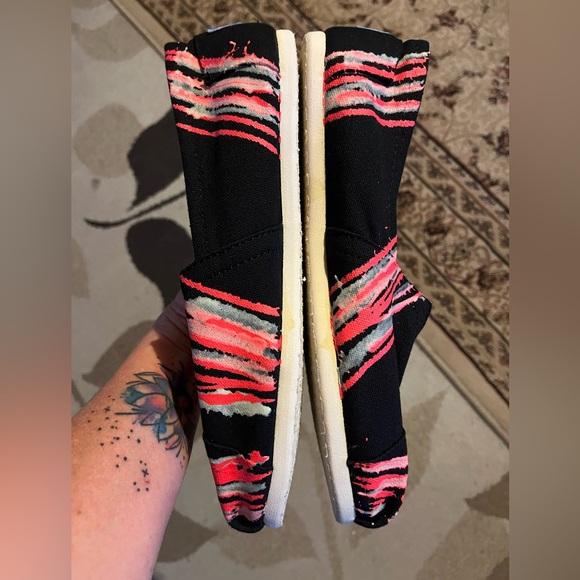 TOM’S Women’s Flats! NWOT size 10! Neon and Glow in the Dark! - Picture 11 of 12